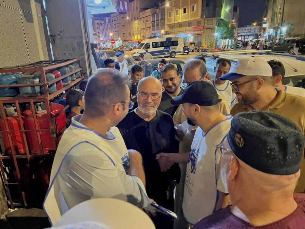 “غير مني معكم هاذ حبيبنا حتى نتوما حبابنا”.. الحريقي يحول جولة البام إلى لقاء عفوي مع ساكنة حي الوردة