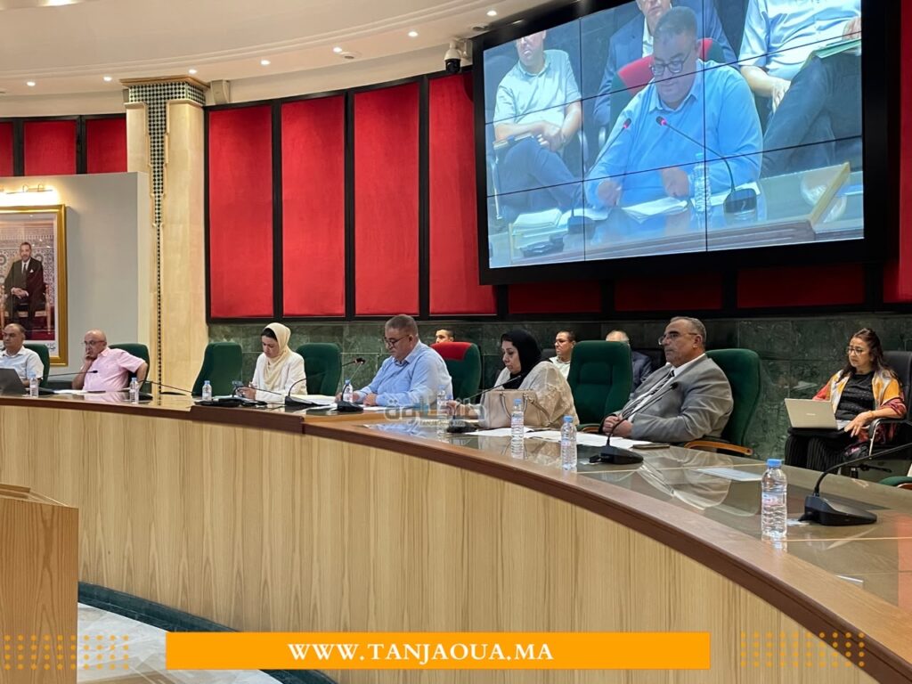 تحركات لتجريد نائب للعمدة من عضويته تعمّق أزمة الثقة داخل أغلبية جماعة طنجة