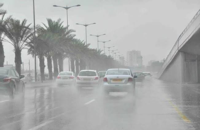 نشرة إنذارية: زخات رعدية قوية ورياح مرتقبة بعدد من مناطق المملكة